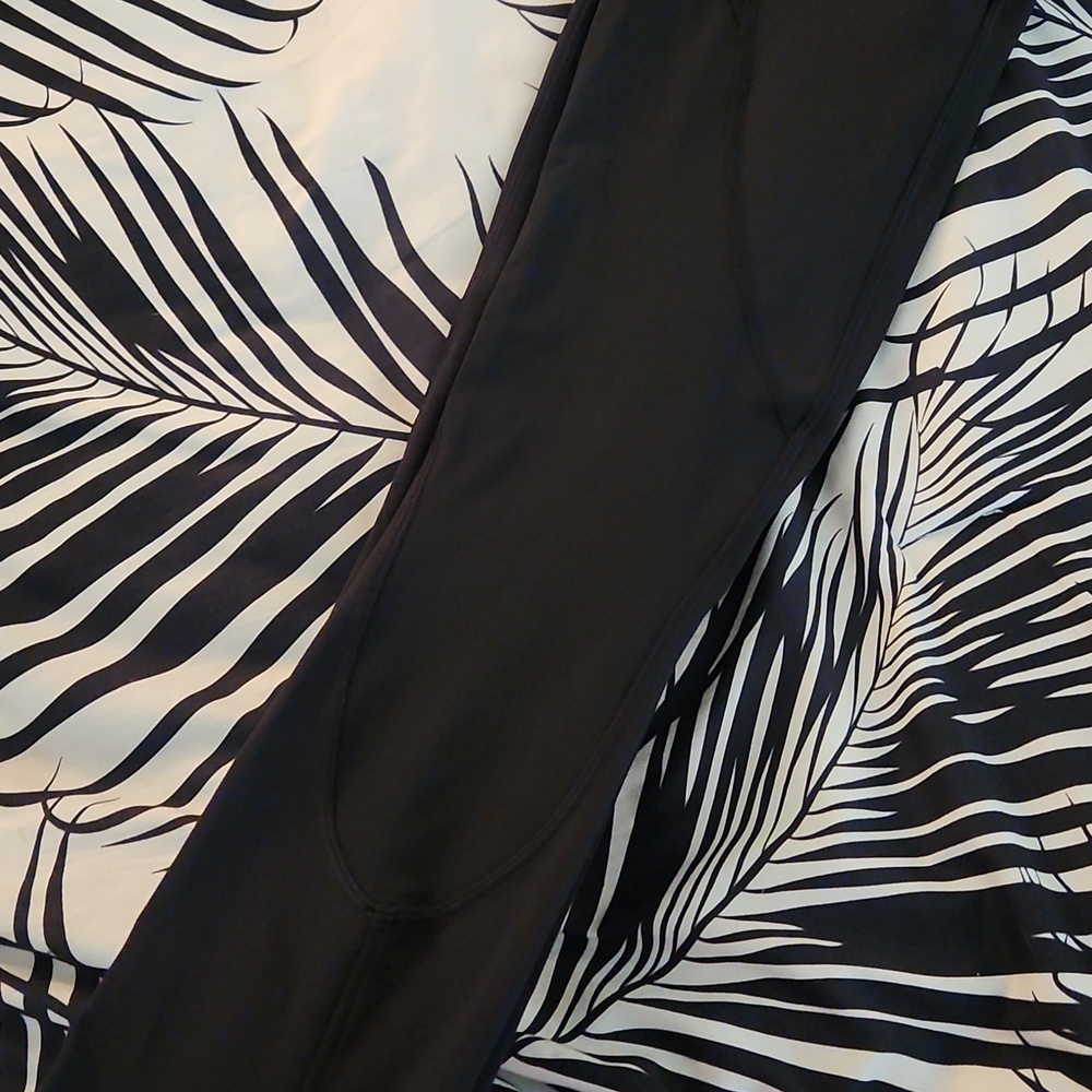 LULULEMON ALL THE RIGHT PLACES - Picture 5 of 7